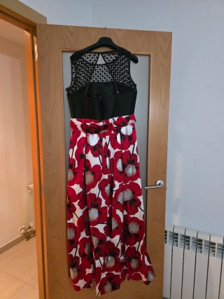 Vestido elegante negro y rojo