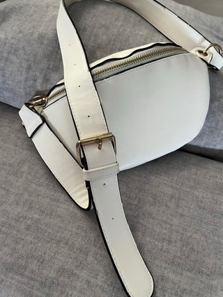 Bandolera beige y dorada