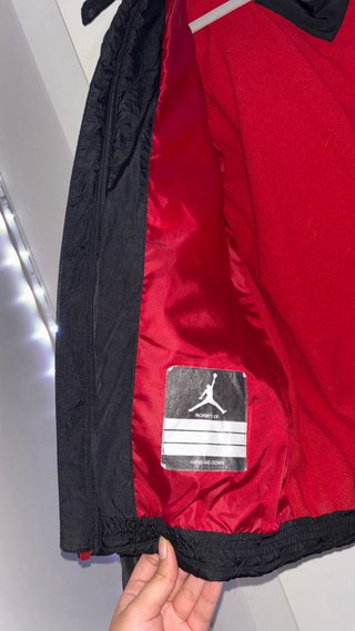 Chaqueta Jordan Negra y Roja