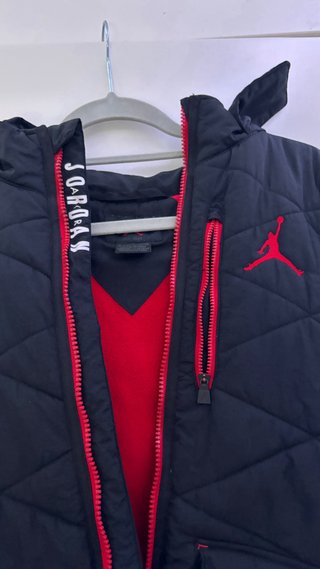 Chaqueta Jordan Negra y Roja