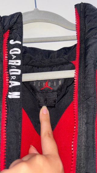 Chaqueta Jordan Negra y Roja
