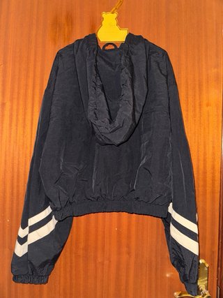 Chaqueta Bershka Negra con Rayas Blancas