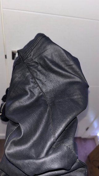 Pantalones efecto piel negros