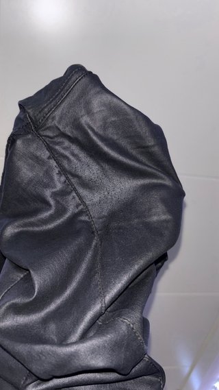 Pantalones efecto piel negros