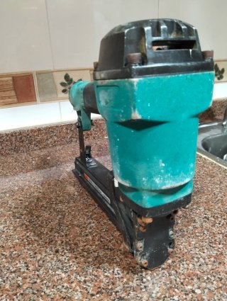 Clavadora Neumática Profesional
