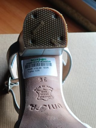 Sandalias marca Unisa .