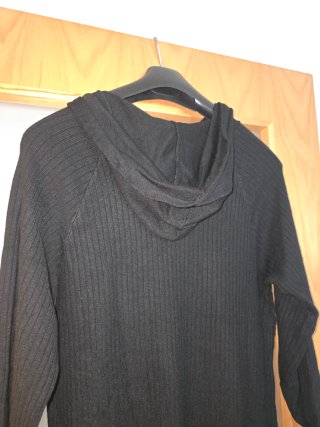 Vestido Negro con Capucha