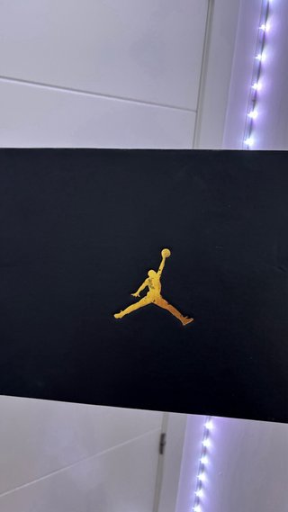 Nike Air Jordan 1 Mid Rojas y Negras