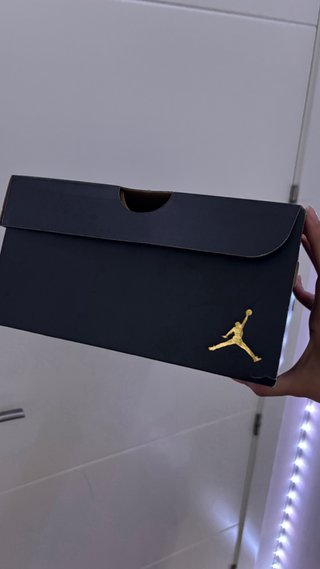Nike Air Jordan 1 Mid Rojas y Negras