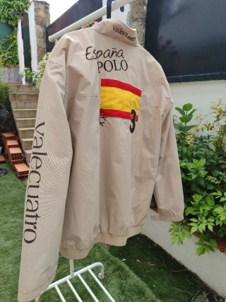 Cazadora Valecuatro España