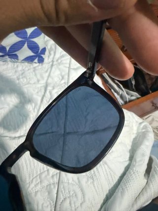 Gafas de sol negras y azules