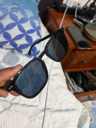 Gafas de sol negras y azules