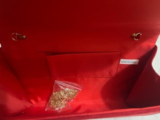 Bolso de mano tipo cartera rojo
