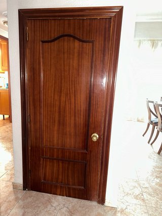 Puerta de madera interior