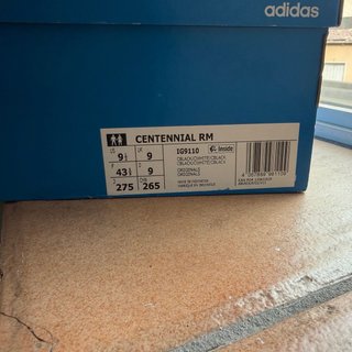 Zapatillas Adidas Negras y Blancas