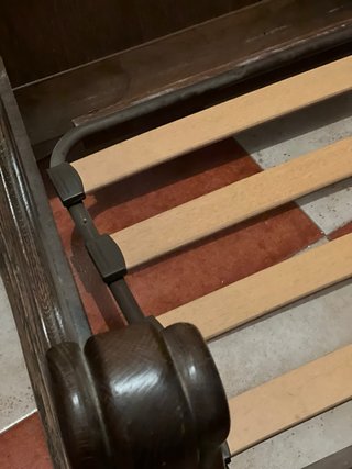 Sofá de piel y madera de roble macizo