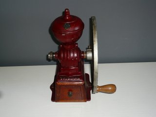 Molinillo de café antiguo rojo