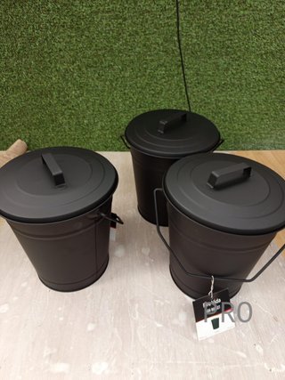 Relaxdays Cubos Cenizas con Tapa, 12 litri, Accessorio Camino, Stufa, BBQ, con Maniglia, per Carbone e Cenere, Acciaio, Nero