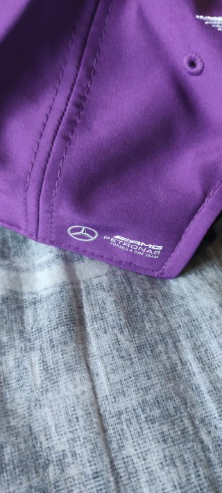 Gorra Mercedes F1 Oficial 44 Morada