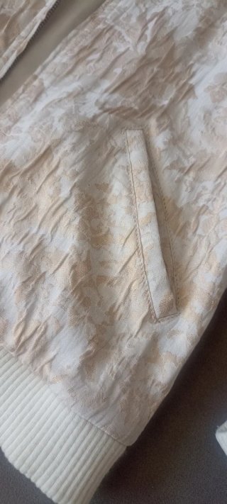 Cazadora Bomber Zara Beige y Dorada