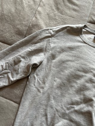 Sudadera gris