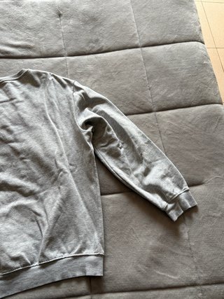 Sudadera gris