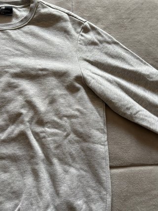 Sudadera gris