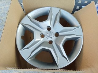 Tapacubos Dacia Sandero 16 (1 unidad)