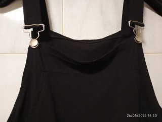 Mono negro con tirantes