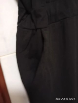 Mono negro con tirantes