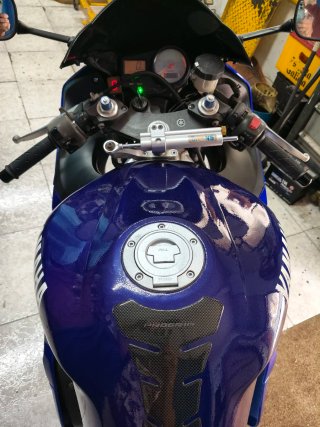 Yamaha R6 Azul y Blanca