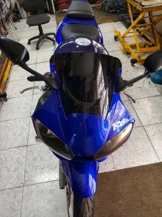 Yamaha R6 Azul y Blanca