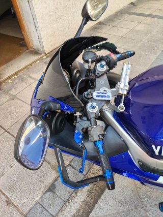 Yamaha R6 Azul y Blanca
