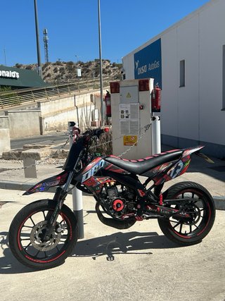 Derbi XTR Supermotard Se cambia por jog rr +dinero