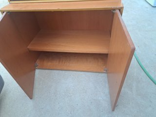 Mueble vitrina madera y cristal