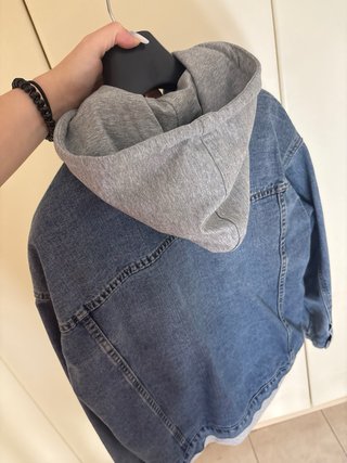 Giubbino jeans con cappuccio effetto used