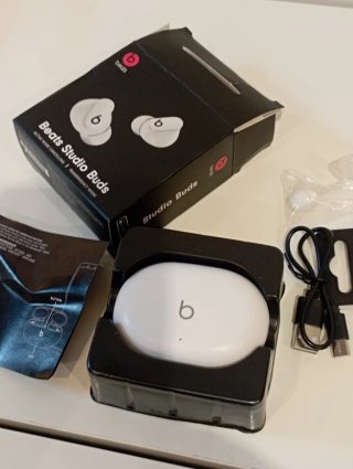 Auriculares Beats Studio Buds Blancos