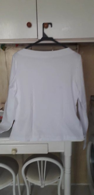 Camiseta blanca cuello barco