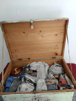 Baúl antiguo madera y metal