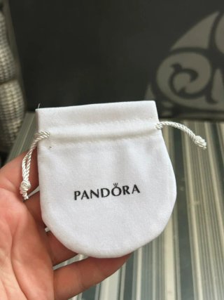 Caja para pulsera con bolsita de tela Pandora