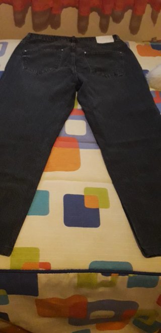 Pantalón vaquero recto gris oscuro