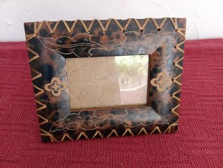 Portafoto in legno e cuoio decorato