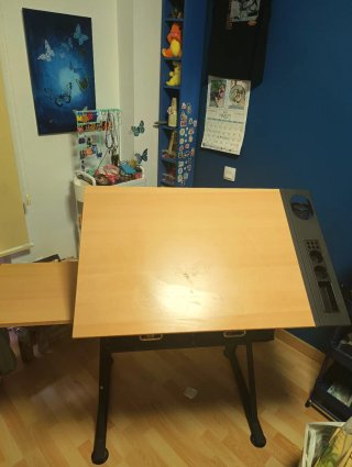 Tavolo da disegno elevabile in legno e nero