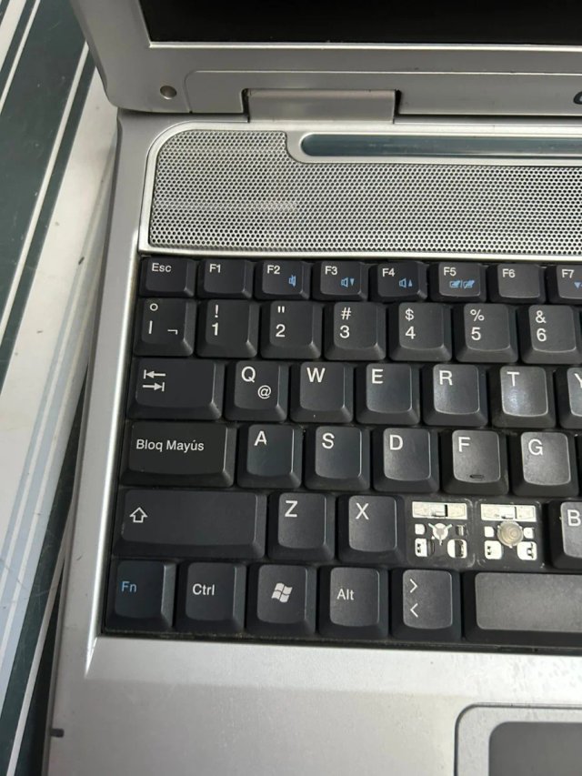 Portátil Olidata 557S sin cargador