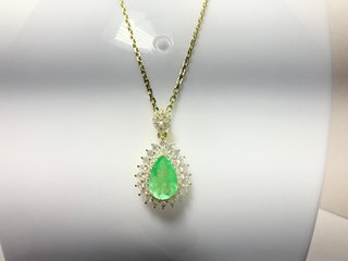 Cadena certificada 2,31 ct esmeralda