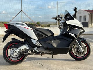 Gilera GP 800 - Aprilia SRV 850
