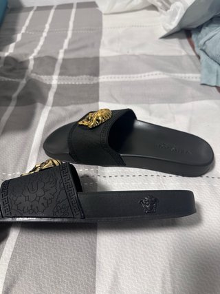 Chanclas Versace Medusa Negro y Dorado