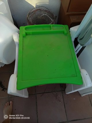Mesa infantil verde