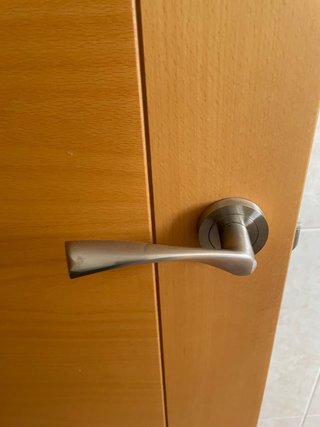 Puerta de madera maciza