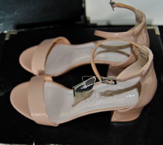 Zapatos tacón bajo beige Primark Talla 38